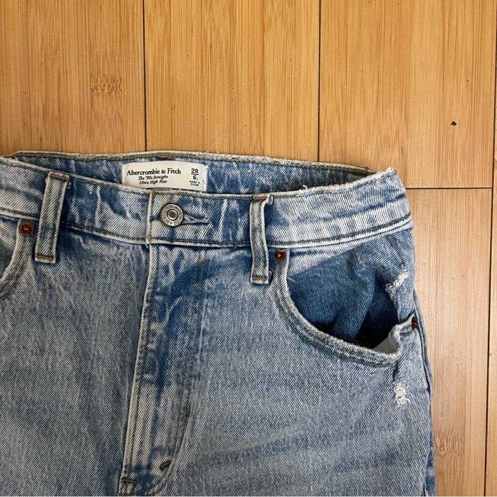 Abercrombie 90’s straight ultra high rise jeans